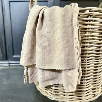 French Consul Christmas Table Runner antique beige grain sack wreath